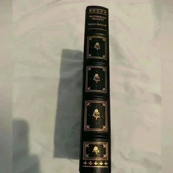 Wuthering Heights By Emily Bronte - Picture 4 of 6